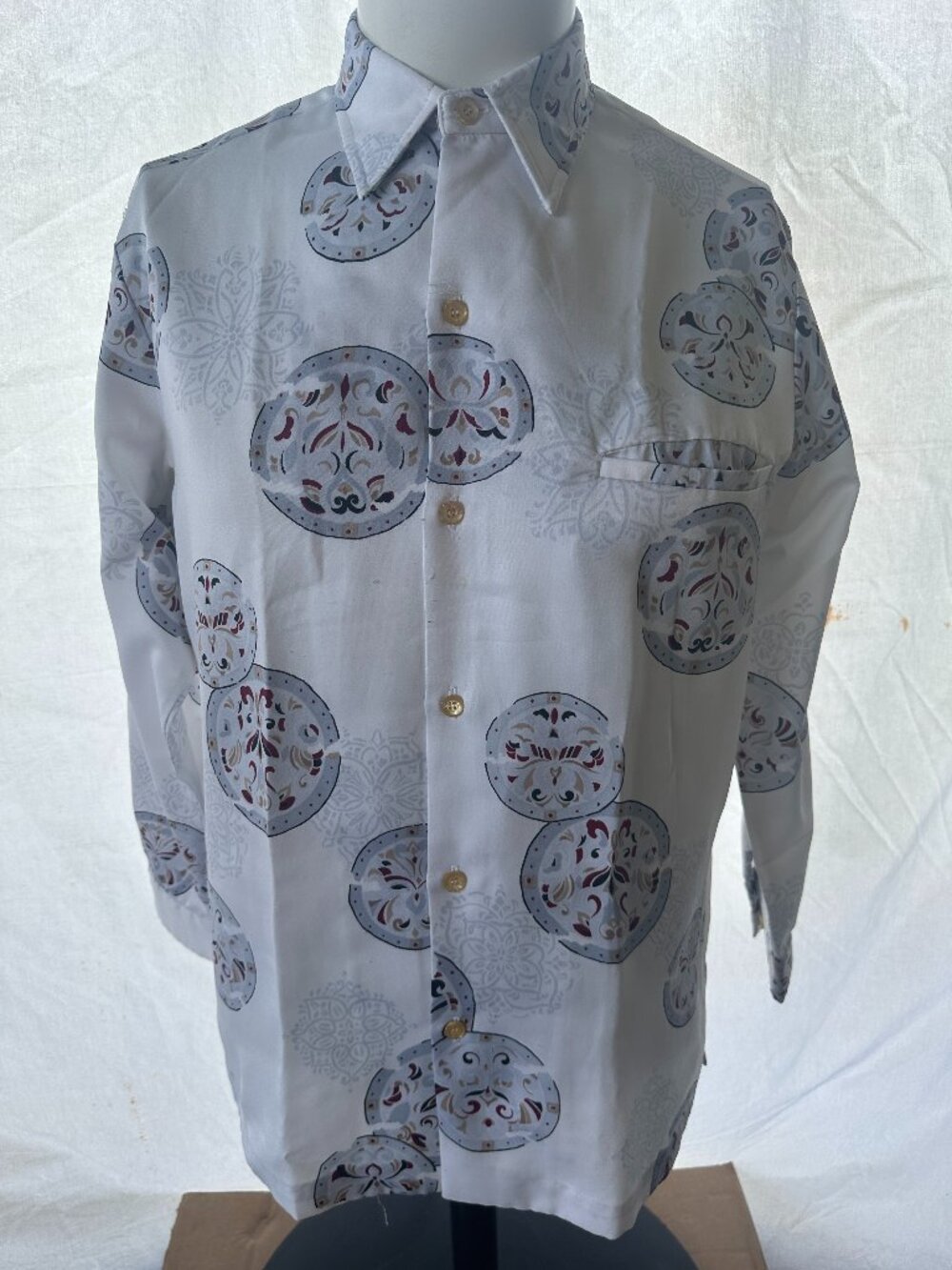 Vintage Tori Richard Men's White Circle Floral Long Sleeve Hawaiian Shirt Small